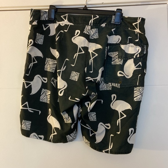 VOLCOM SHORTS/TRUNKS - Picture 2 of 2